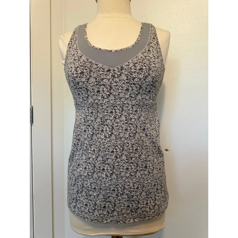 Lululemon Sports Bra Top Gray Floral Print T-Back Athletic Built-in Bra Size 8